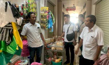 Jelang-Ramadhan-Polres-Pamekasan-dan-Tim-Monitoring-Bapokting-Sidak-Pasar