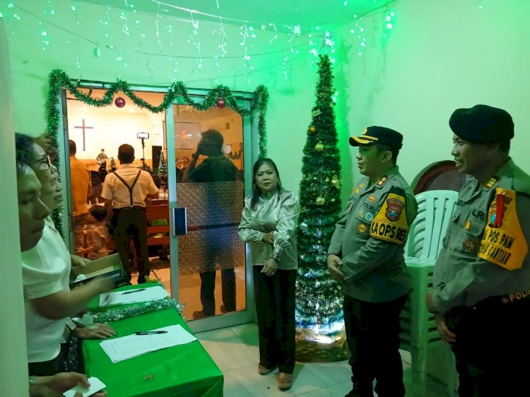 Jelang Perayaan Natal Polres Pelabuhan Tanjungperak Pastikan Keamanan Gereja